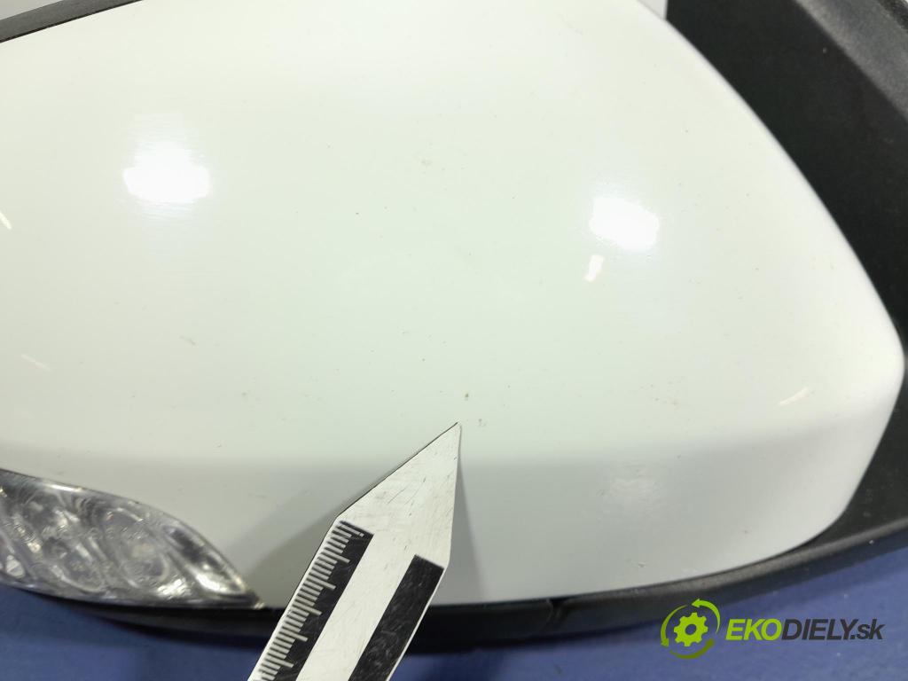 Volvo V40 2015 zrkadlo pravé