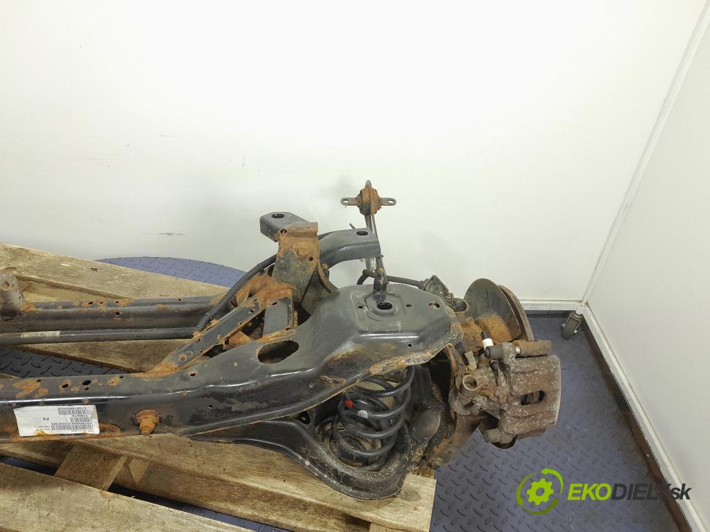 Volvo V40 2015 výztuha Pozastavenia: Zad: