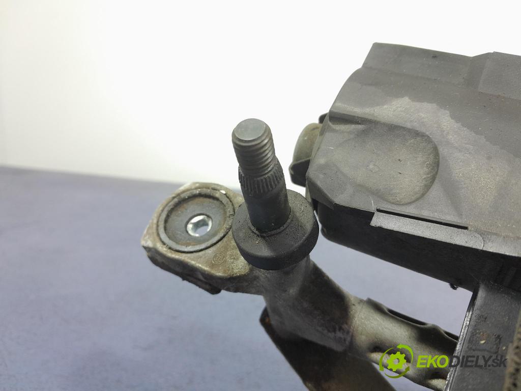 Volvo V40 2015 mechanismus motorek Stěrače: před 31378574