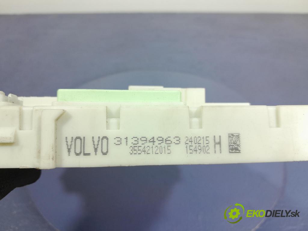 Volvo V40 2015 skrinka Poistky: 31394963