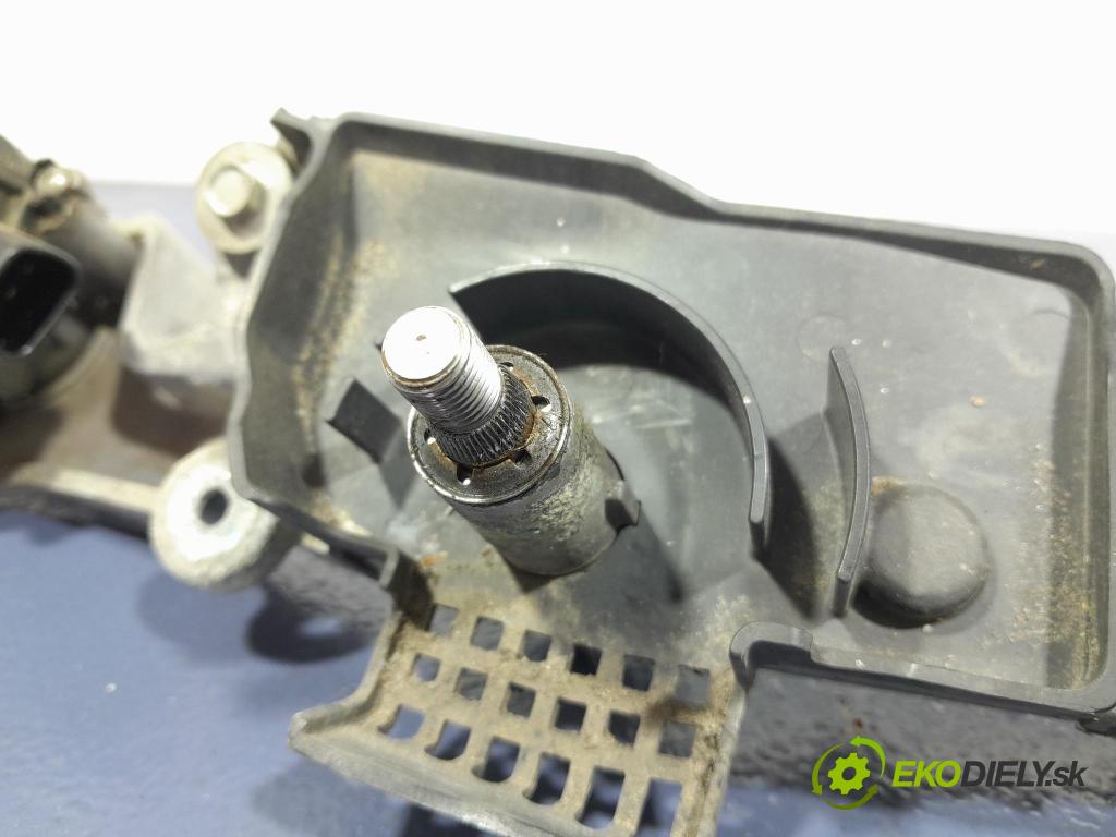 Mazda 2 2010 mechanismus motorek Stěrače: před DF716737X