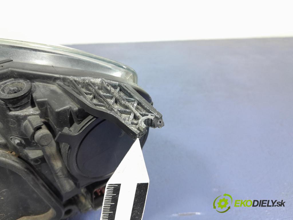 Volvo V40 2015 Reflektor: v pravo: 31420008