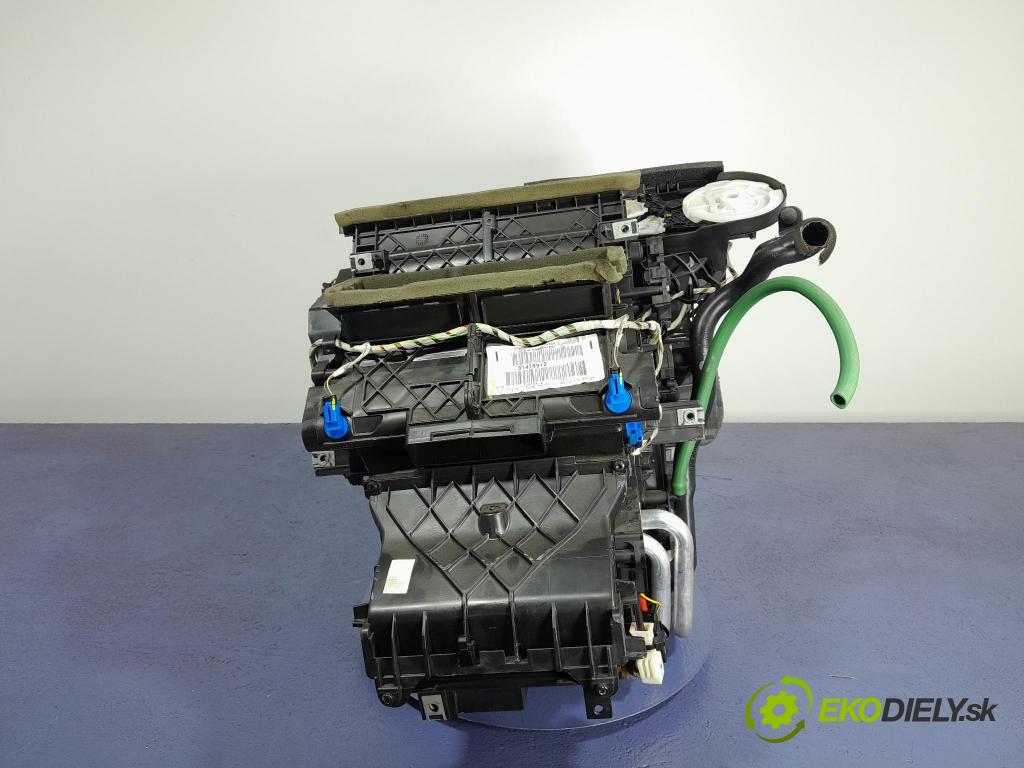 Volvo V40 2015 radiátor AV6N-18K418