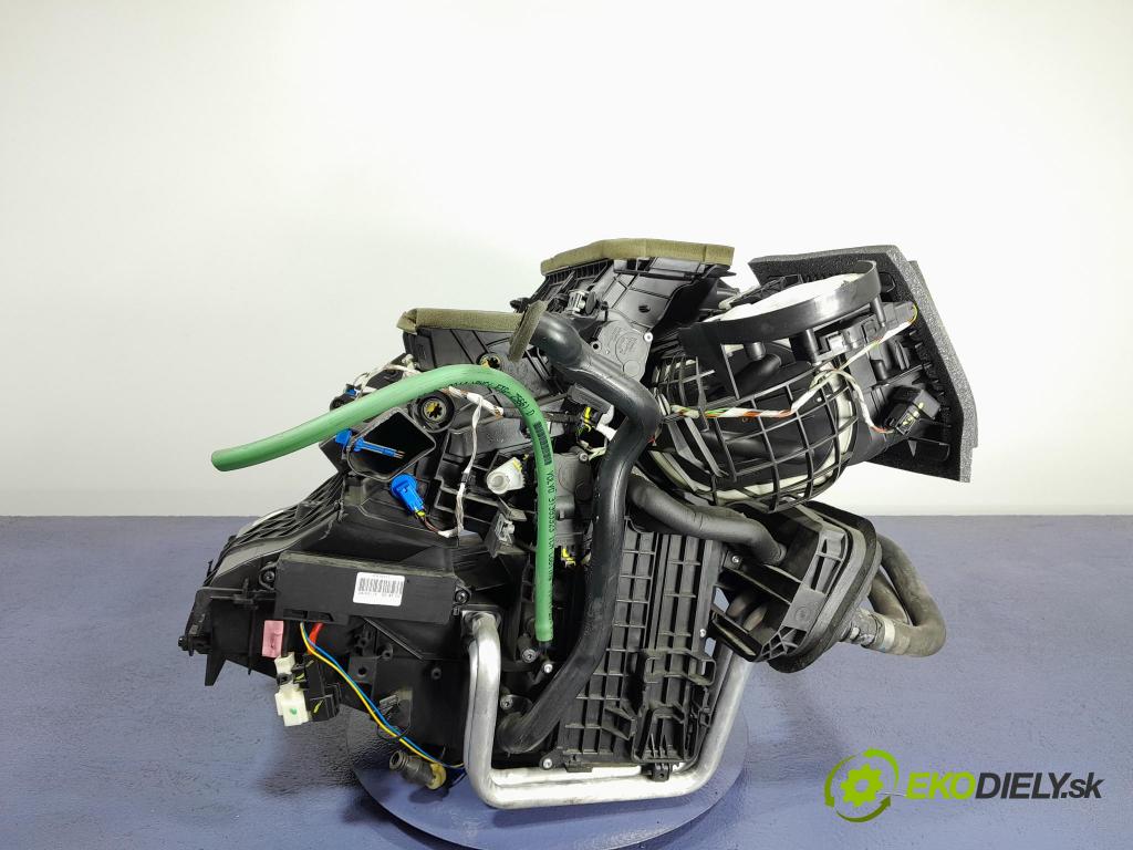 Volvo V40 2015 radiátor AV6N-18K418
