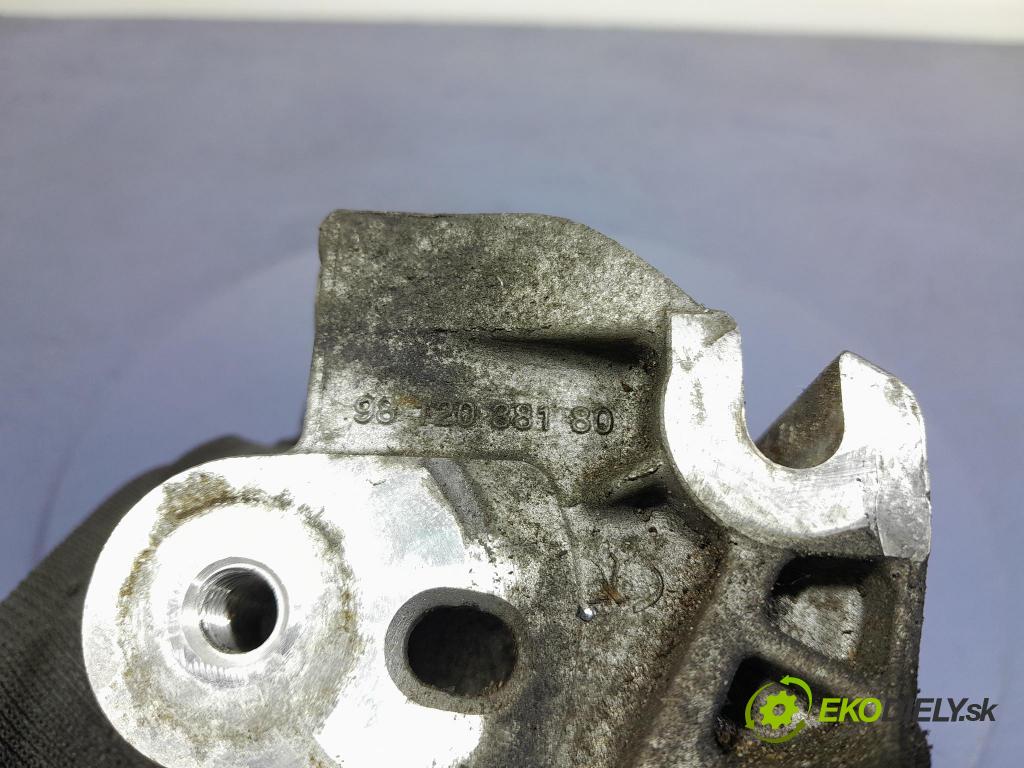Peugeot 208 2017 Alternator 9812038180