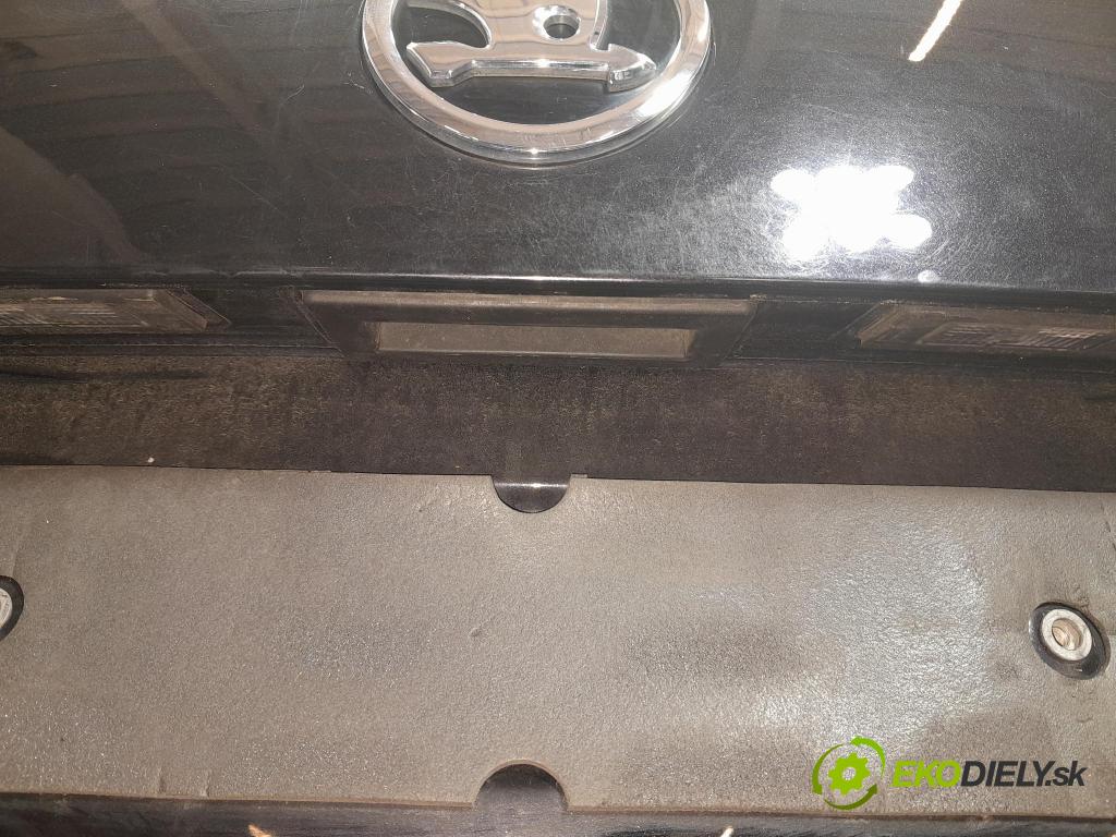 Skoda Octavia 2016 zadní dveře kufra: kufr