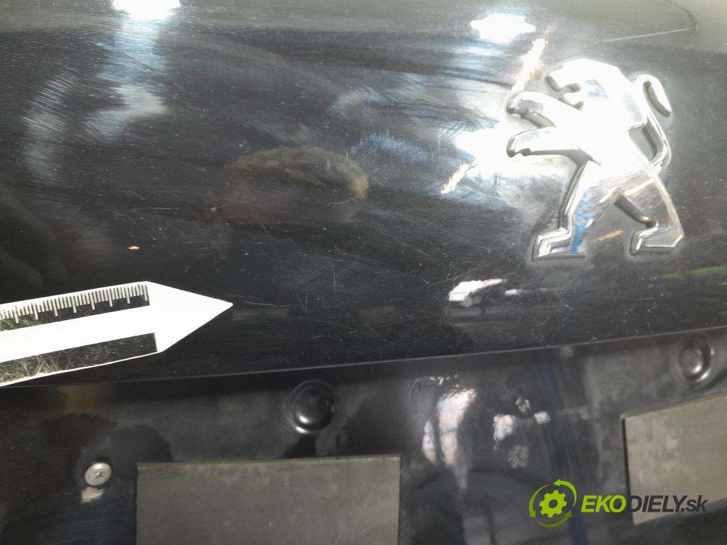 Peugeot 208 2017 zadní dveře kufra: kufr