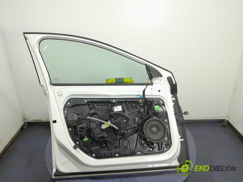Volvo V40 2015 dveře před Vlevo, odjet: 