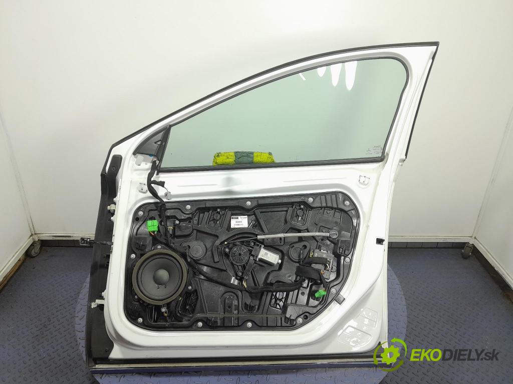 Volvo V40 2015 dveře před prave 