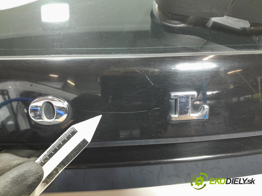 Volvo V40 2015 zadní dveře kufra: kufr