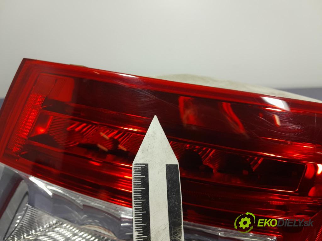 Skoda Octavia 2016 světlo Zad: Práva: Mimo: