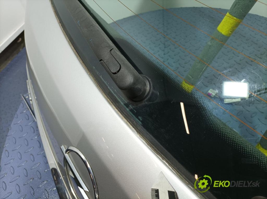Opel Astra 2005 zadní dveře kufra: kufr