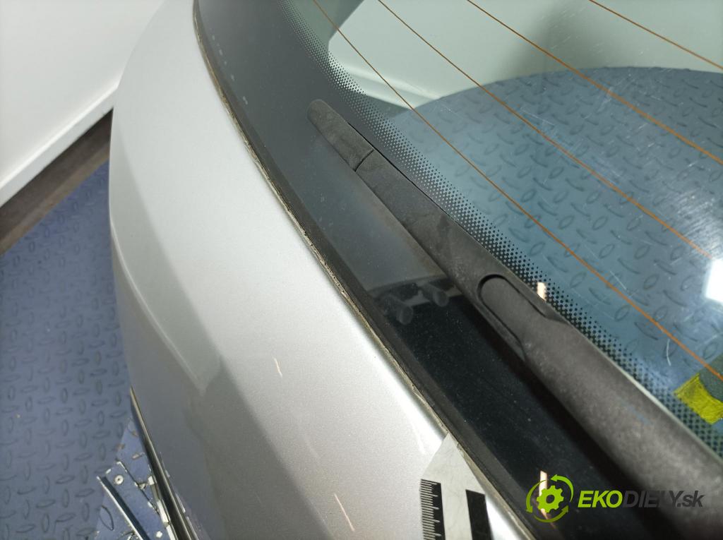 Opel Astra 2005 zadní dveře kufra: kufr