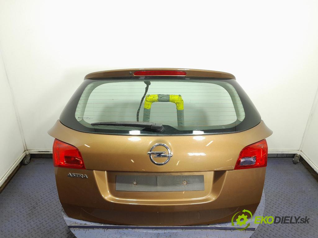 Opel Astra 2015 zadní dveře kufra: kufr