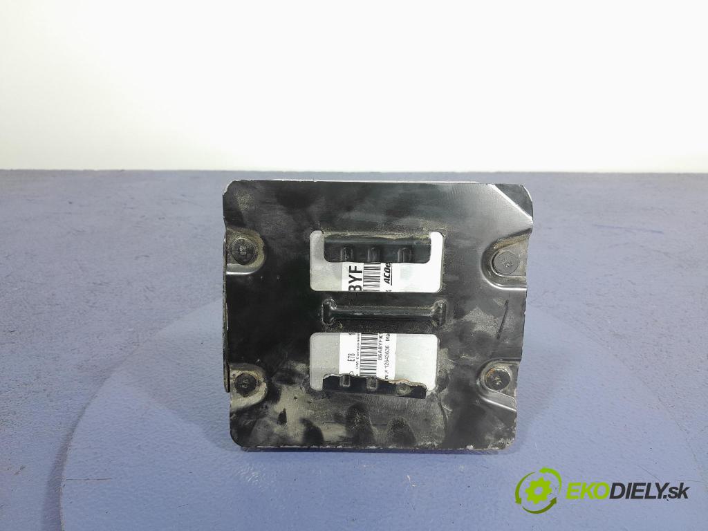 Opel Astra 2015 řídící jednotka Motor: 12643636