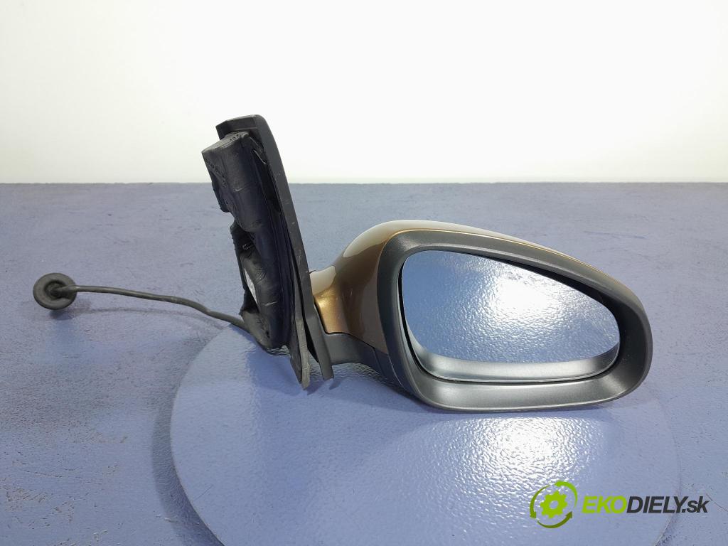 Opel Astra 2015 zpětné zrcátko prave