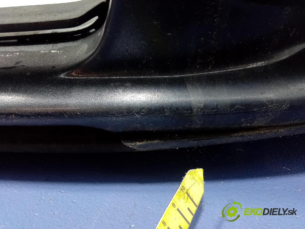 Toyota Avensis 2003 nárazník před