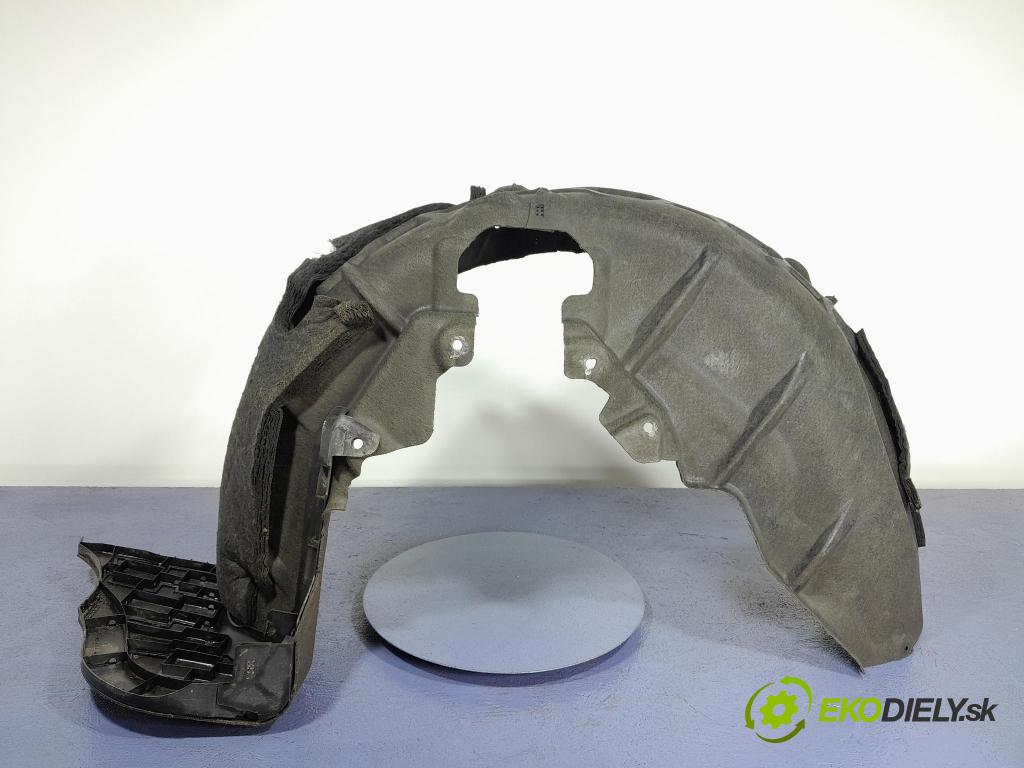 Audi Q7 2017 Blatník: plastický: zad