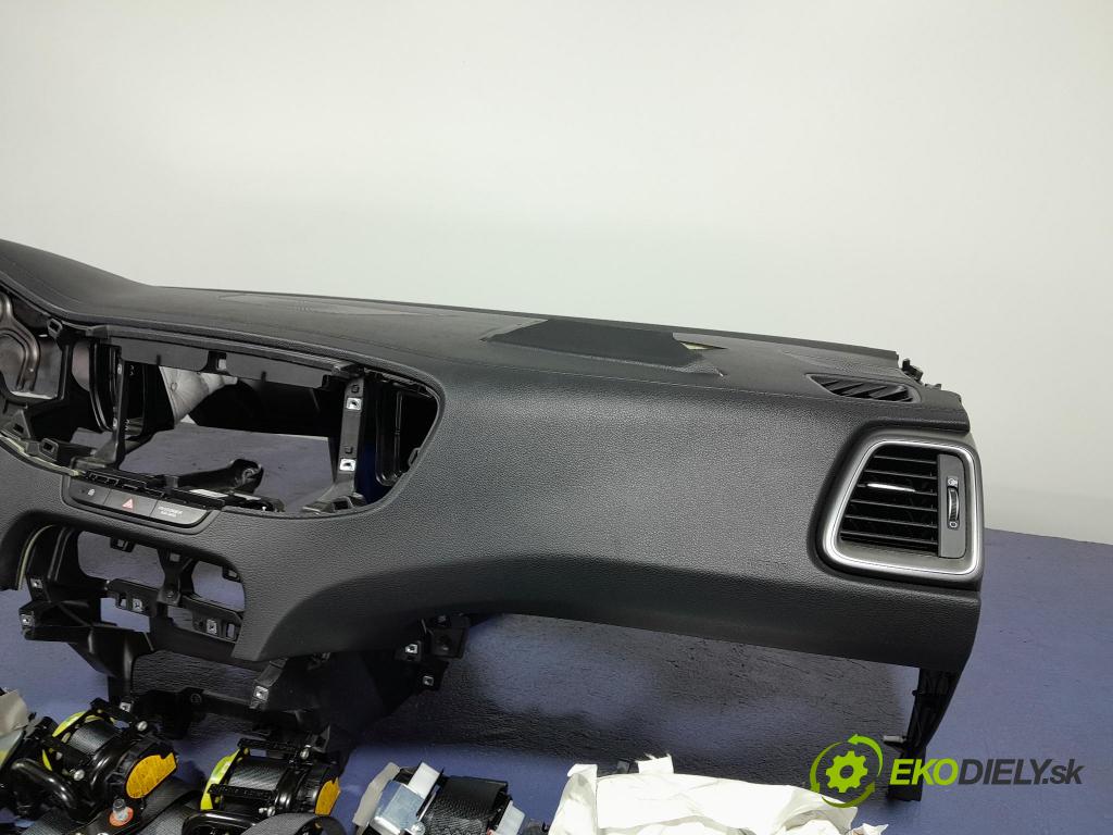 Kia Ceed 2021 kokpit,přistrojova deska