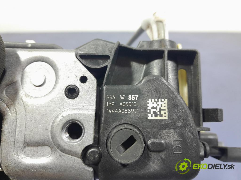 Peugeot 301 2014 zámek dveře před v pravo: 767857