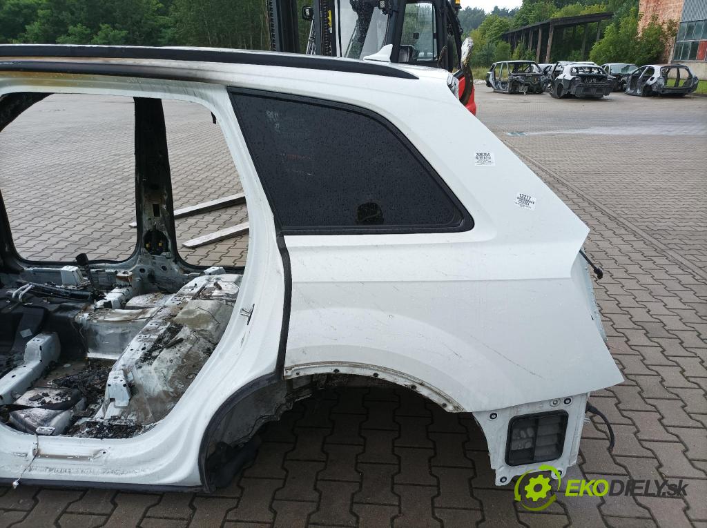 Audi Q7 2017 blatnik Zad: Levý:
