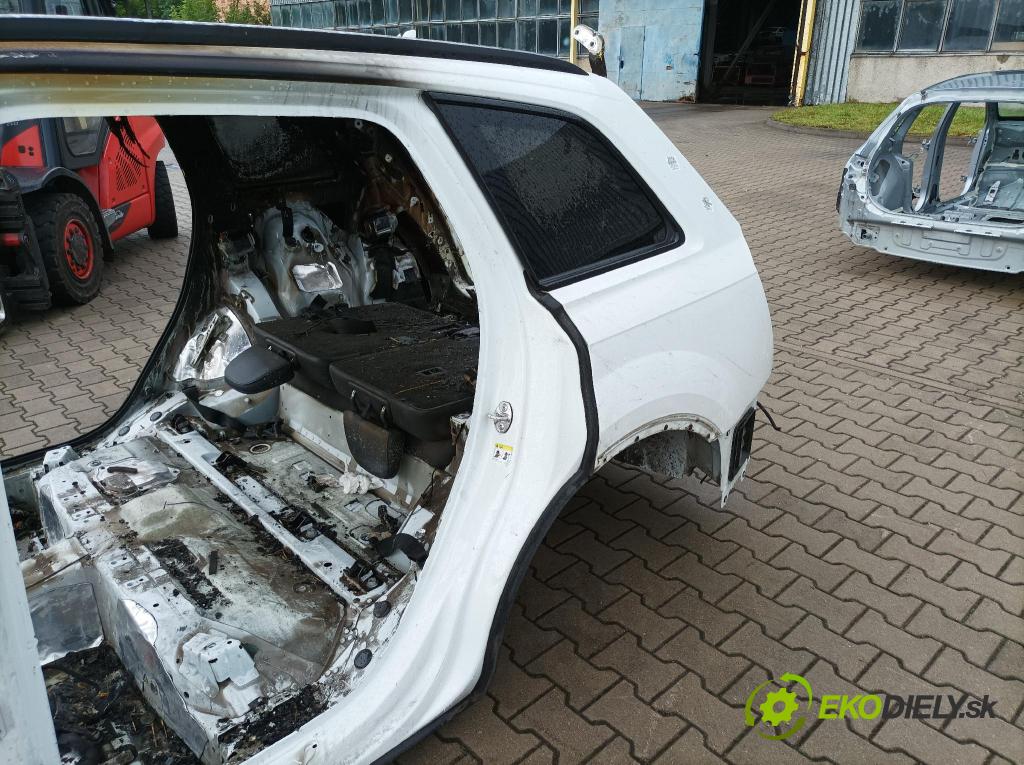 Audi Q7 2017 blatnik Zad: Levý: