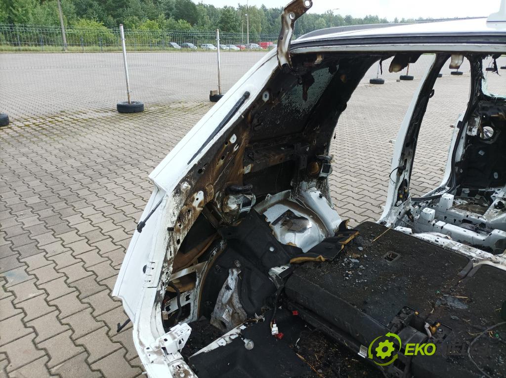 Audi Q7 2017 blatnik Zad: Levý: