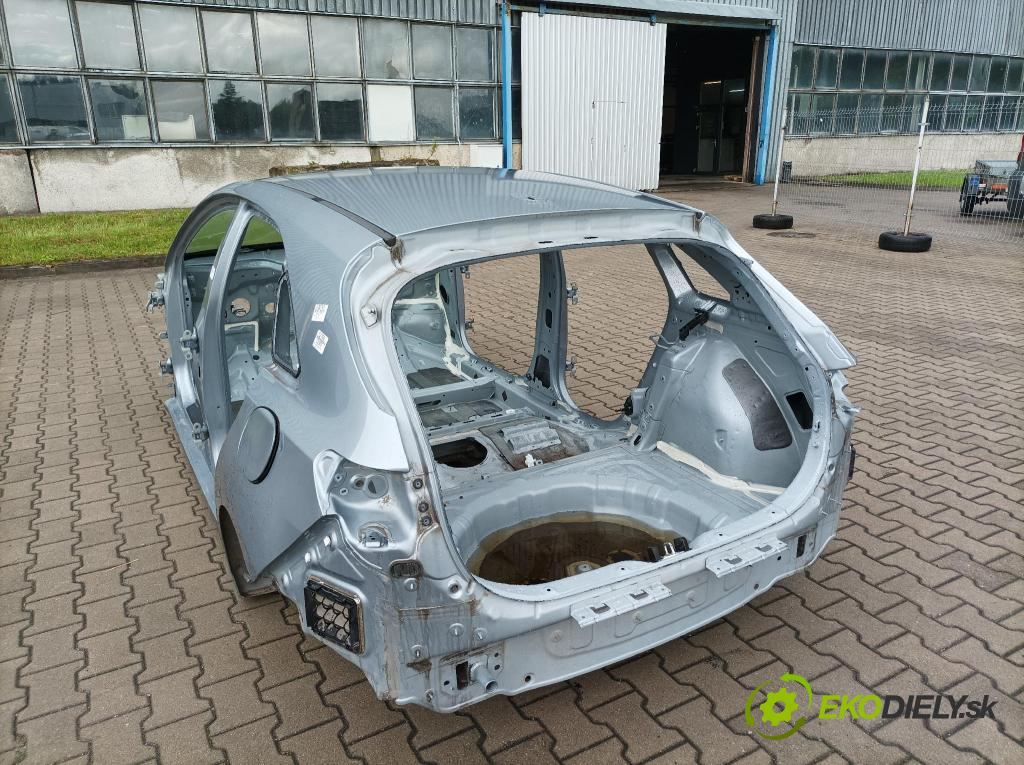 Kia Ceed 2021 blatnik Zad: Levý: