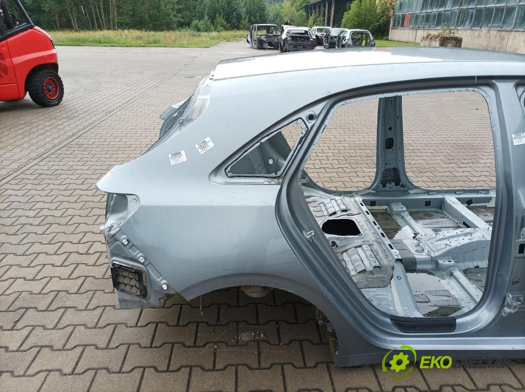 Kia Ceed 2021 blatnik Zad: v pravo: