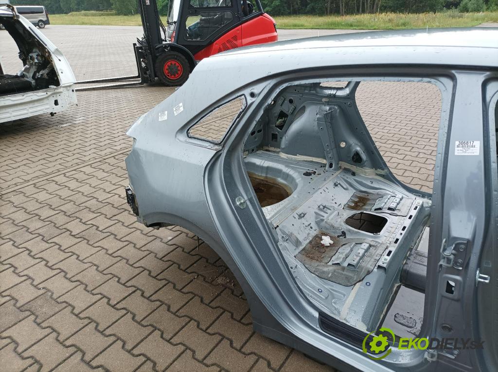 Kia Ceed 2021 blatnik Zad: v pravo: