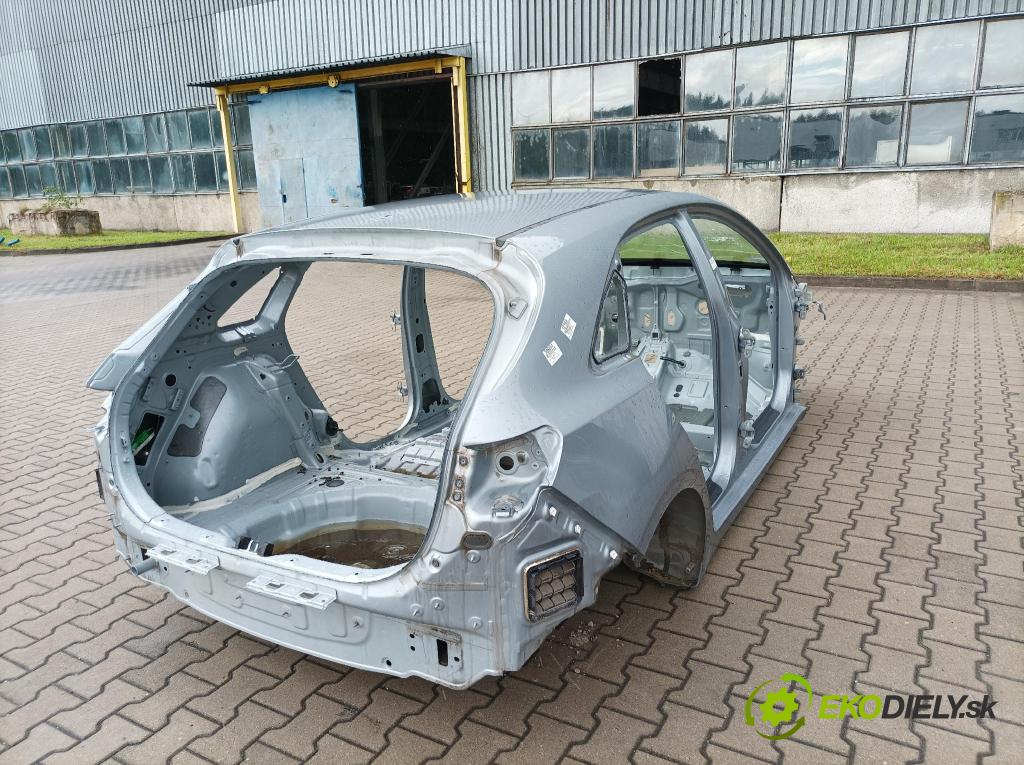 Kia Ceed 2021 blatník zad v pravo: 