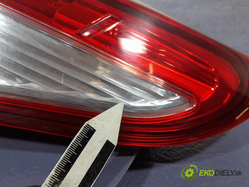 Nissan Qashqai 2016 svetlo / reflektor zad Prava: Vonkajsia: