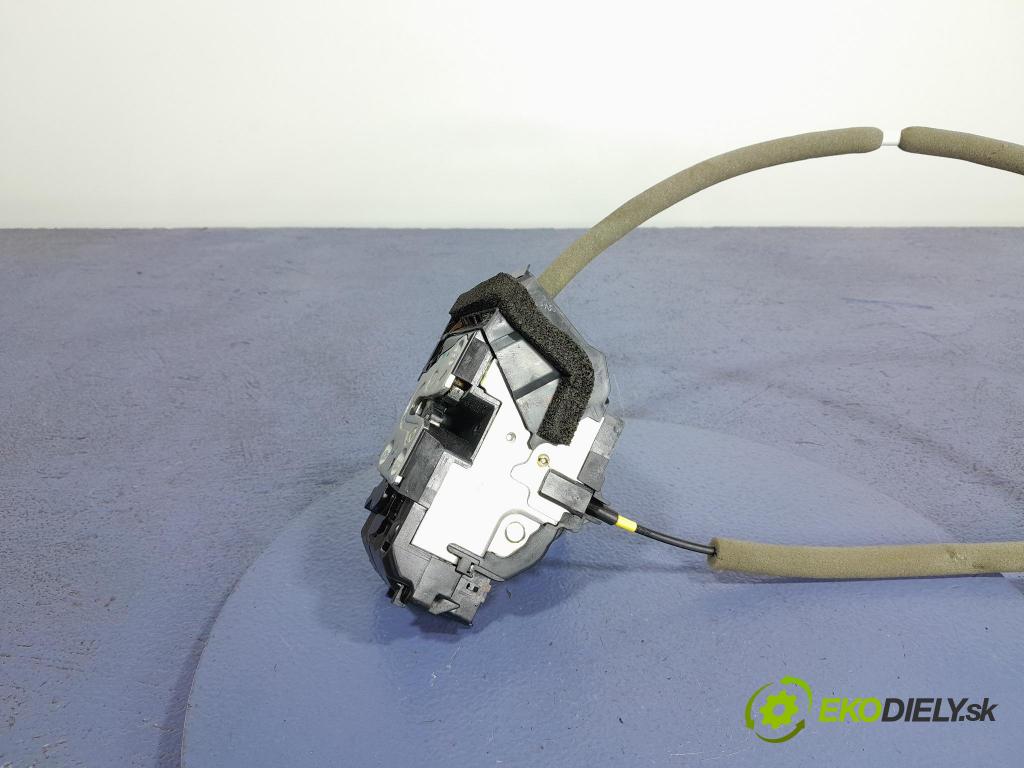 Nissan Qashqai 2016 zámek dveře před Levý: