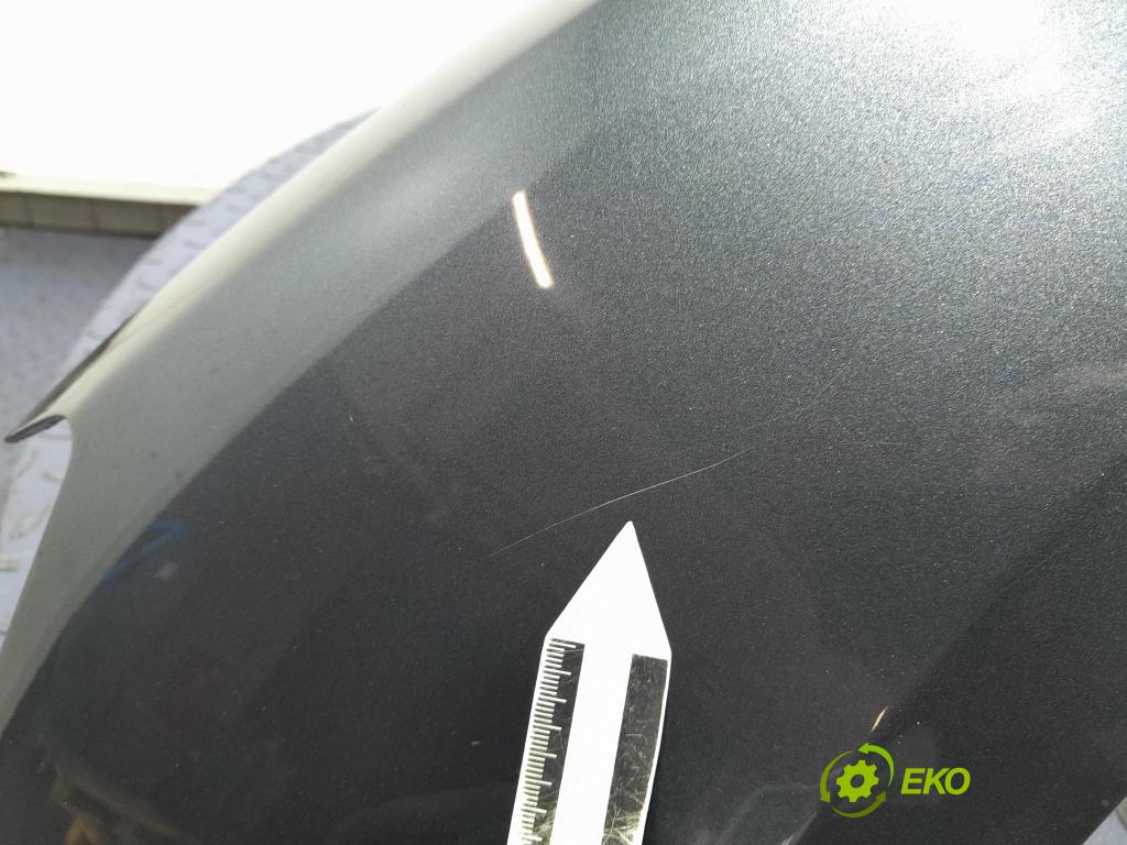 Mazda 3 2009 blatnik před Levý: