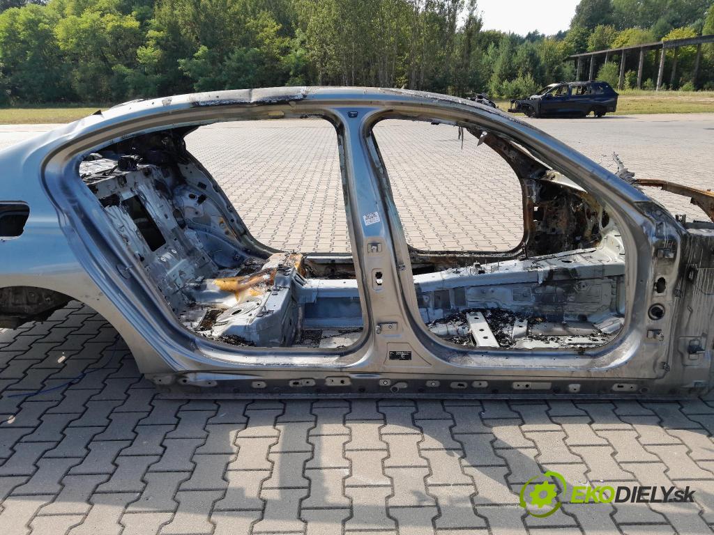 Bmw Seria 7 2019 práh v pravo: