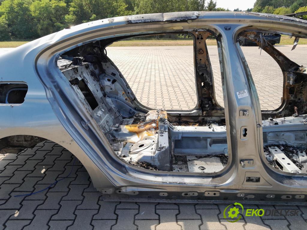 Bmw Seria 7 2019 práh v pravo:
