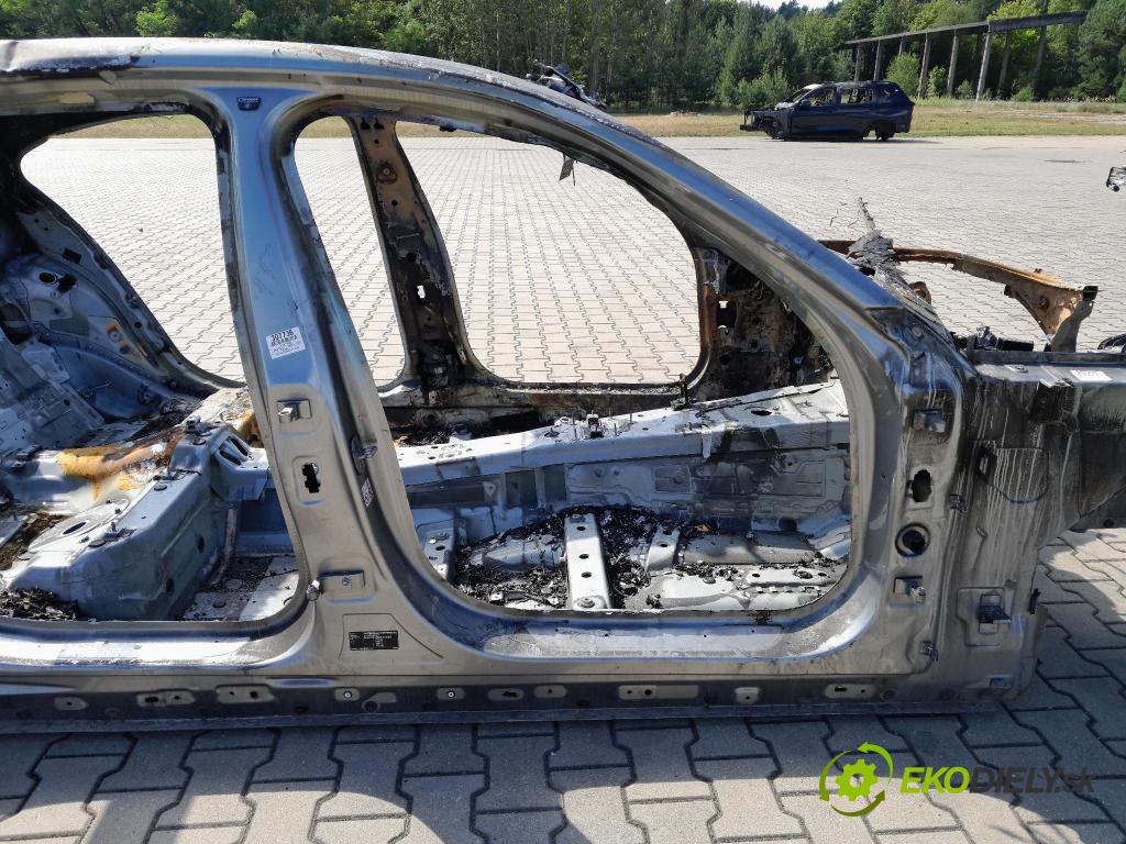 Bmw Seria 7 2019 práh v pravo: