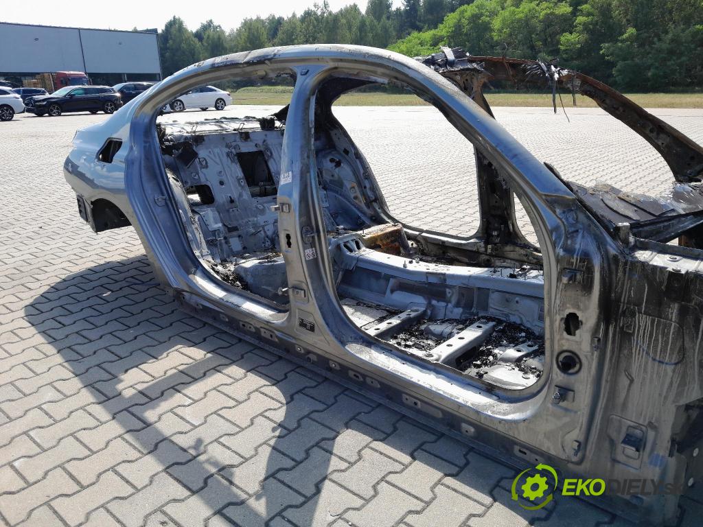 Bmw Seria 7 2019 práh v pravo: