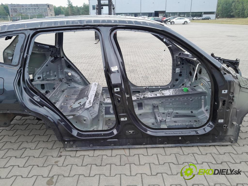 Bmw X3 2020 práh v pravo: