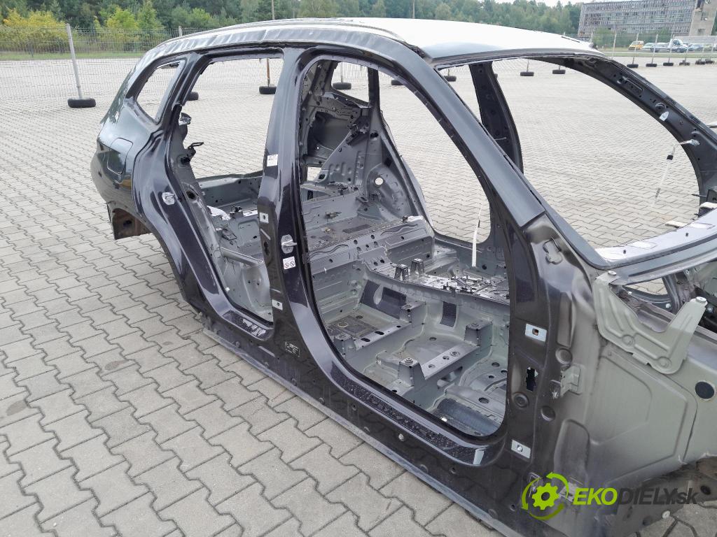 Bmw X3 2020 práh v pravo: