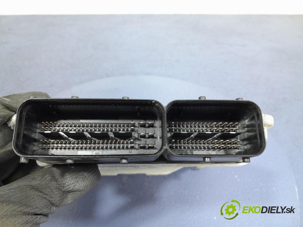 Vw Golf 2009 riadiaca jednotka Motor: 03L906022MC