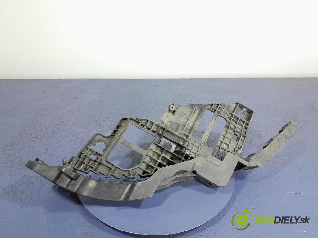 Vw Golf 2009 Reflektor: v pravo: 5K0807890