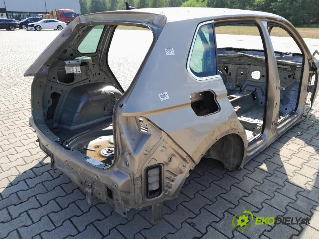 Vw Tiguan 2019 blatnik Zad: v pravo: