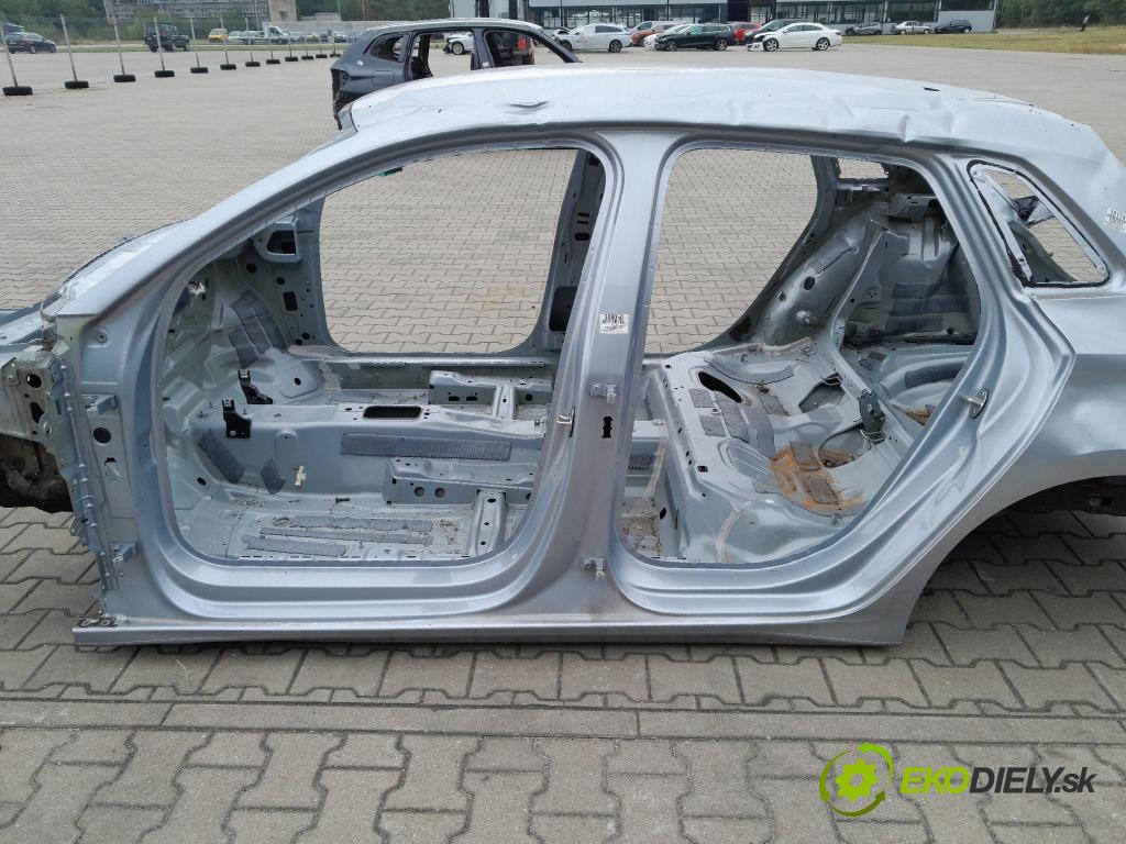 Audi A3 2021 práh Levý: