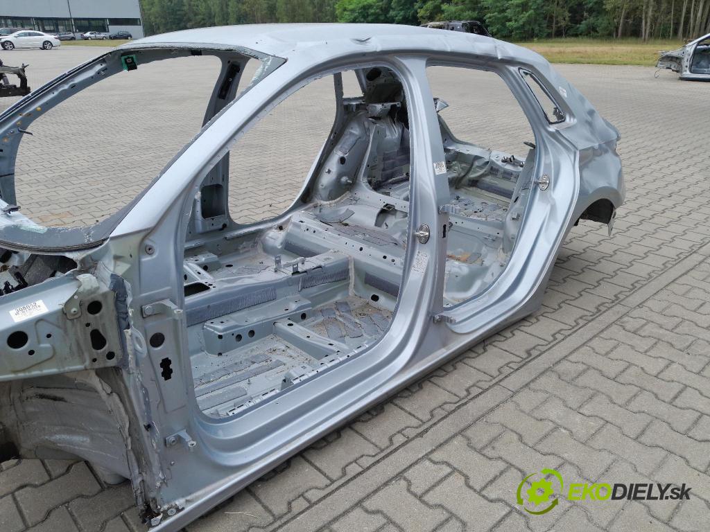 Audi A3 2021 práh Levý: