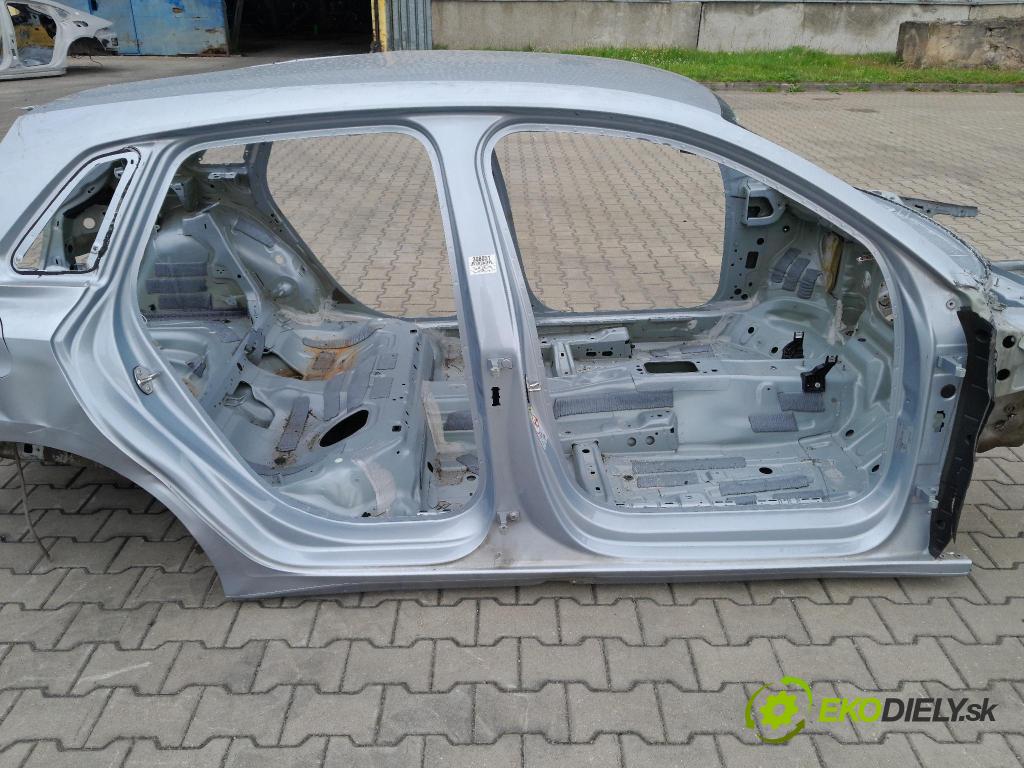 Audi A3 2021 práh v pravo: