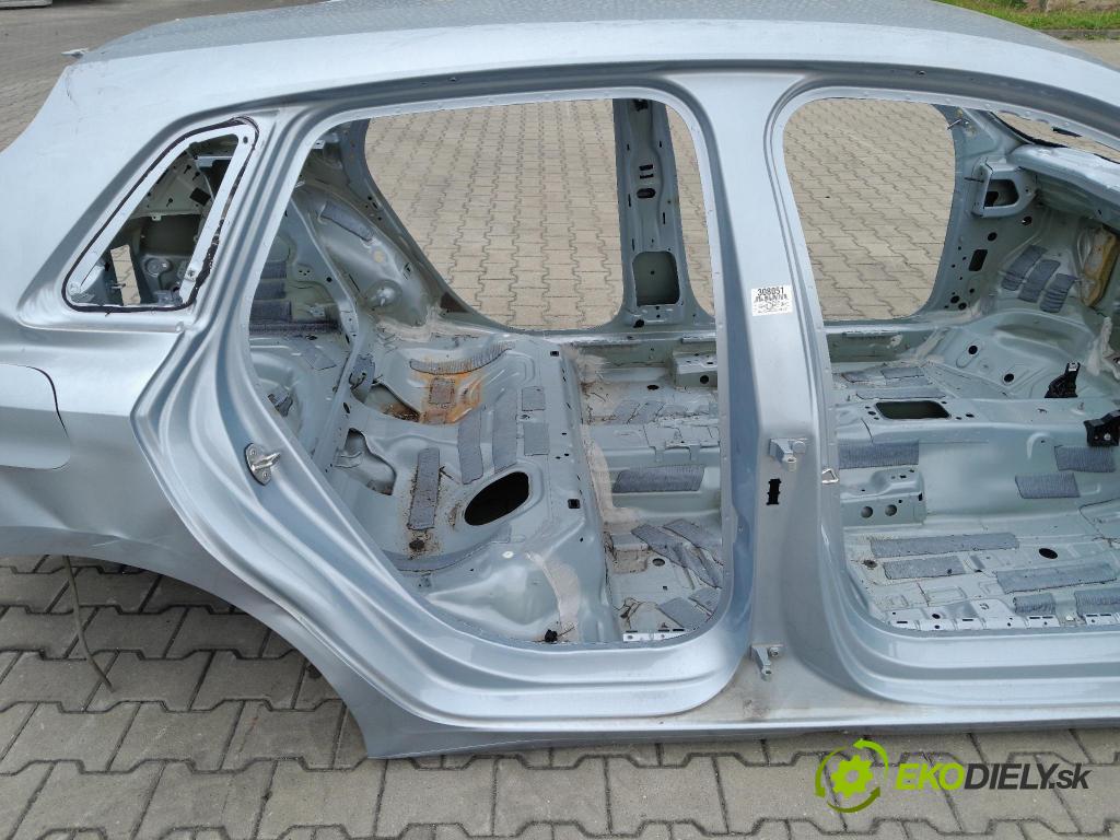 Audi A3 2021 práh v pravo: