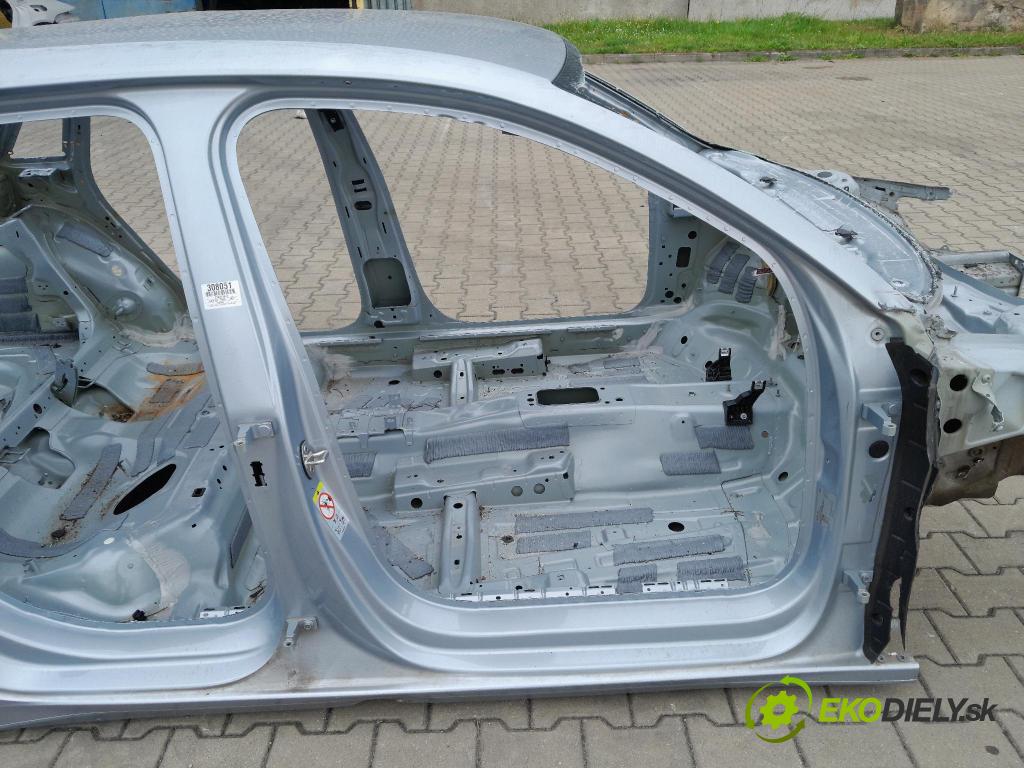 Audi A3 2021 práh v pravo: