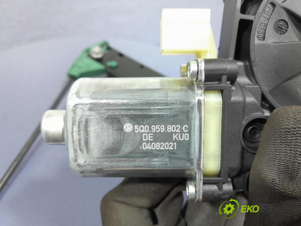 Audi A3 2021 mechanismus stahování Sklenka: před Levý: 8Y0837461