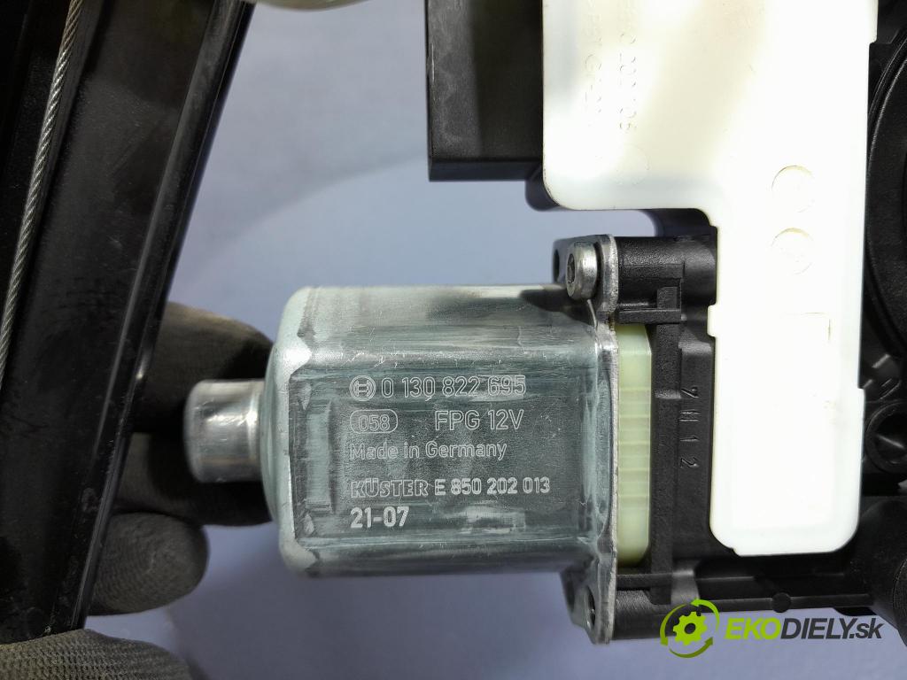 Audi A3 2021 mechanismus stahování Sklenka: Zad: Levý: 8Y0839461